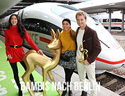 Mit den Bambis nach Berlin: Nico Rosberg brachte 13 Bambis im ICE von München zur 70. Bambiverleihung nach Berlin (©Foto: Martin Schmitz)